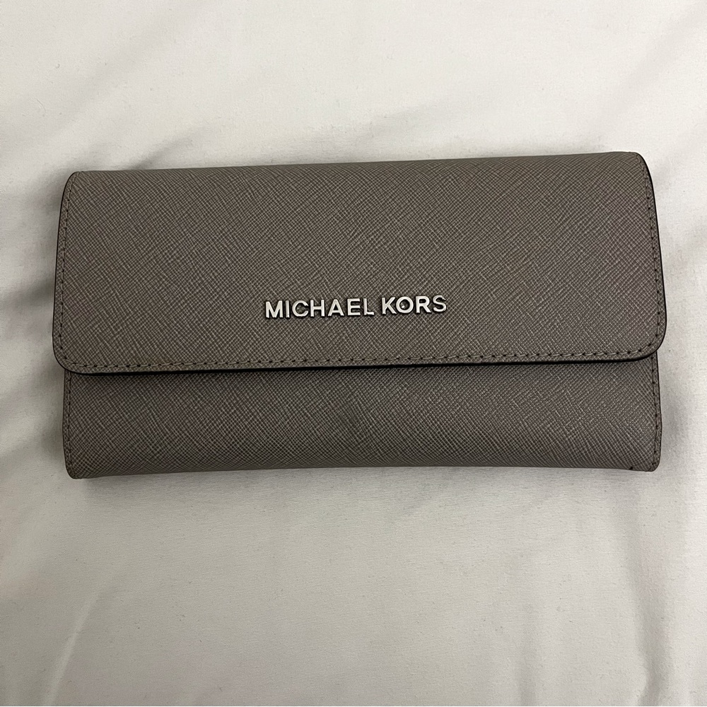 Michael Kors Jer Set Travel Trifold Wallet